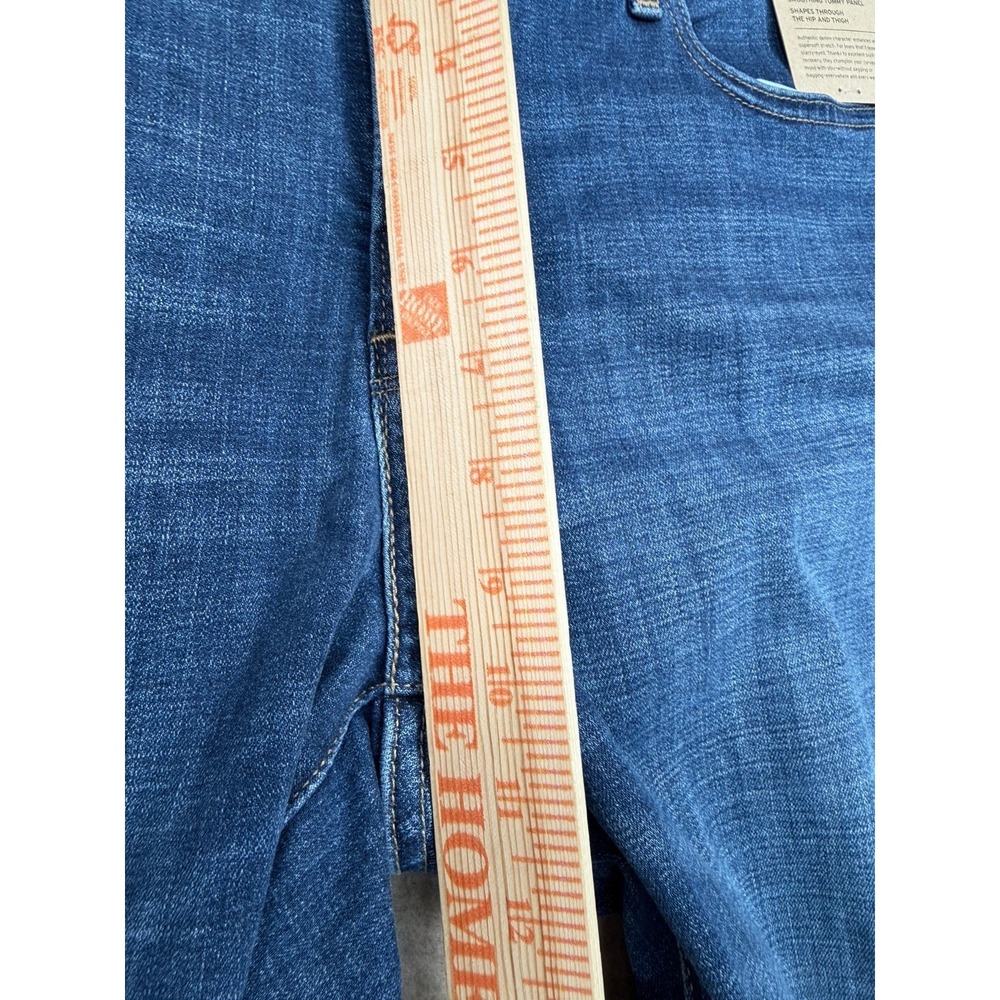 Levi's 311 Women's Shaping Skinny Denim Capri Dark Wash Jeans Size 32 (32x31) - Picture 11 of 13